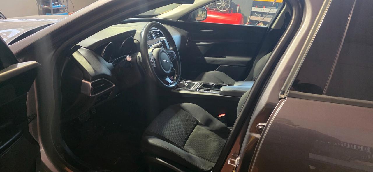 Jaguar XE 2.0 D Turbo aut. Portfolio