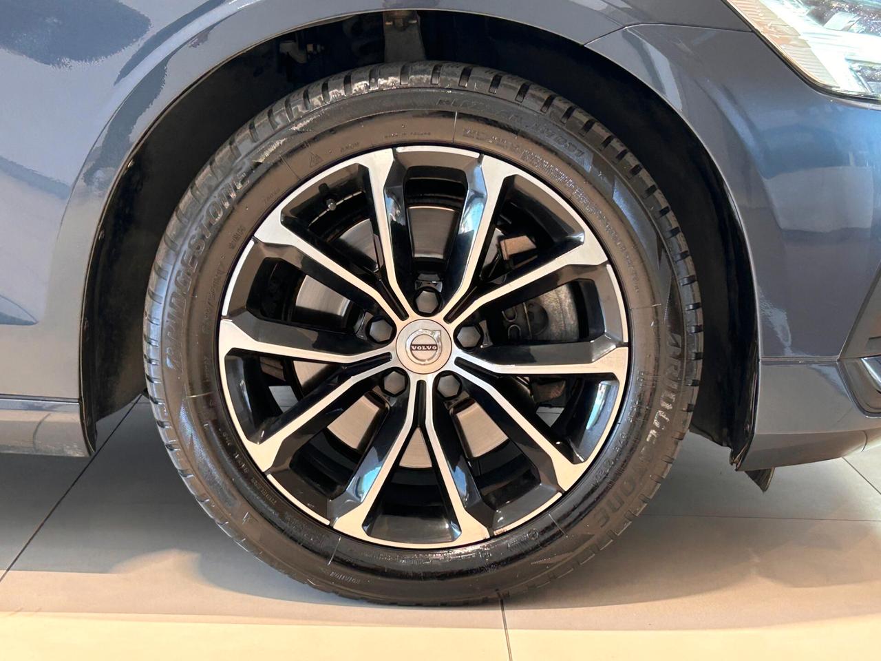 Volvo V60 B4 (d) MOMENTUM BUSINESS PRO CAMBIO AUT. *IVA ESPOSTA*