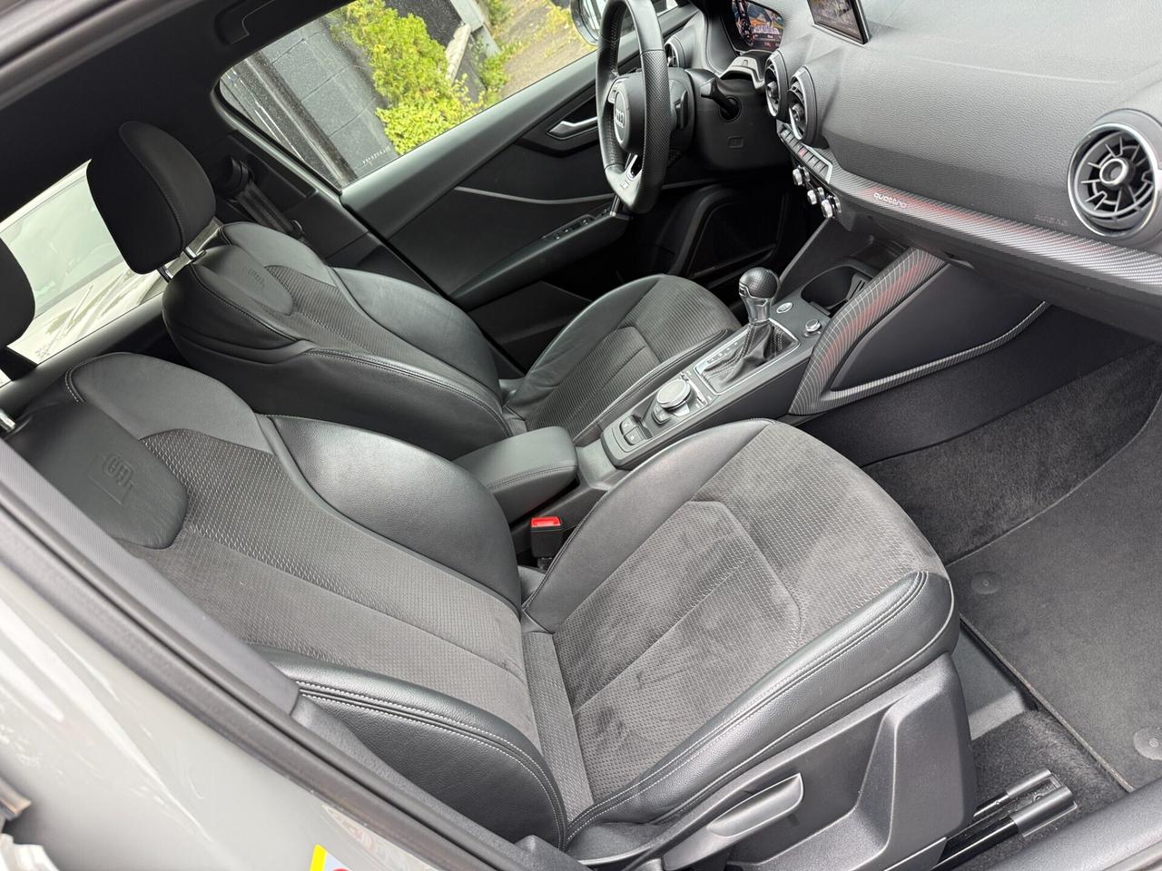 Audi Q2 40 TFSI S tronic Identity Black S Line QUATTRO