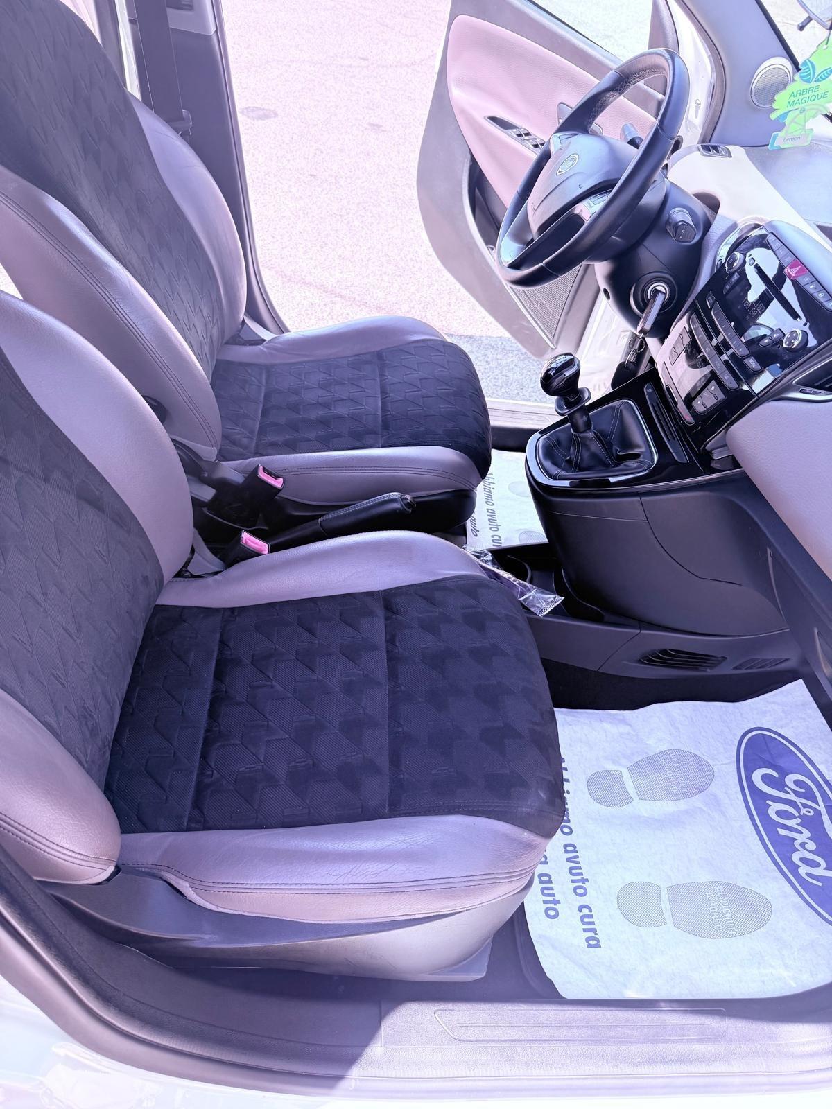 Lancia Ypsilon 1.2 69 CV 5 porte GPL Ecochic Silver