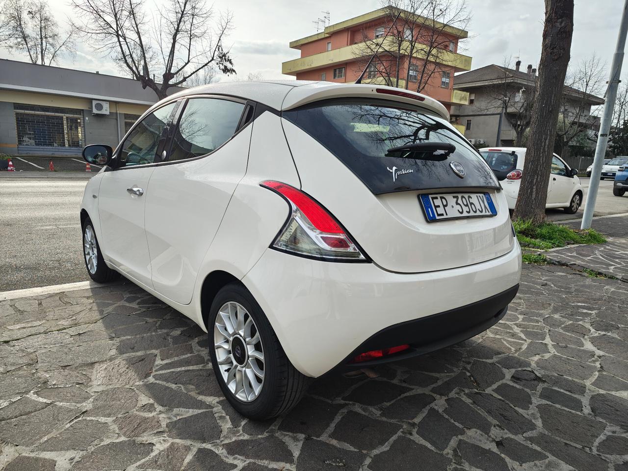 Lancia Ypsilon 1.2 69 CV 5 porte GPL Ecochic Silver