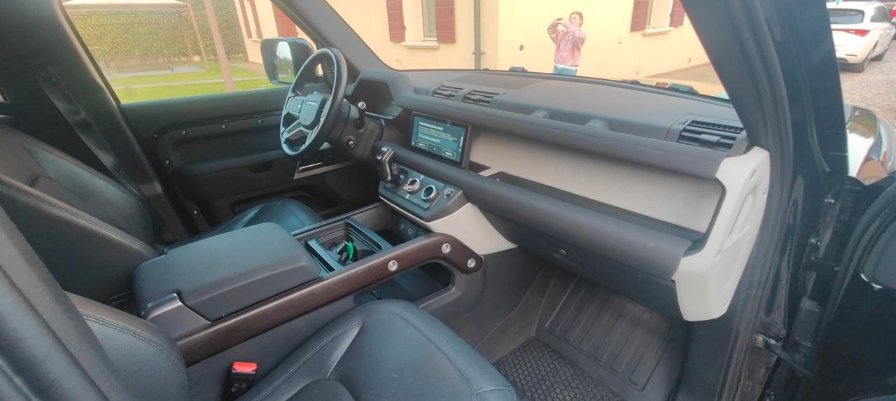 Land Rover Defender 110 3.0D Autocarro 5 posti 200 CV AWD SE