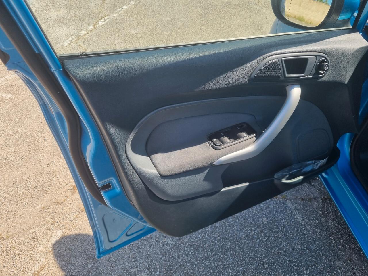 Ford Fiesta 1.4 TDCi 68CV 5 porte Titanium