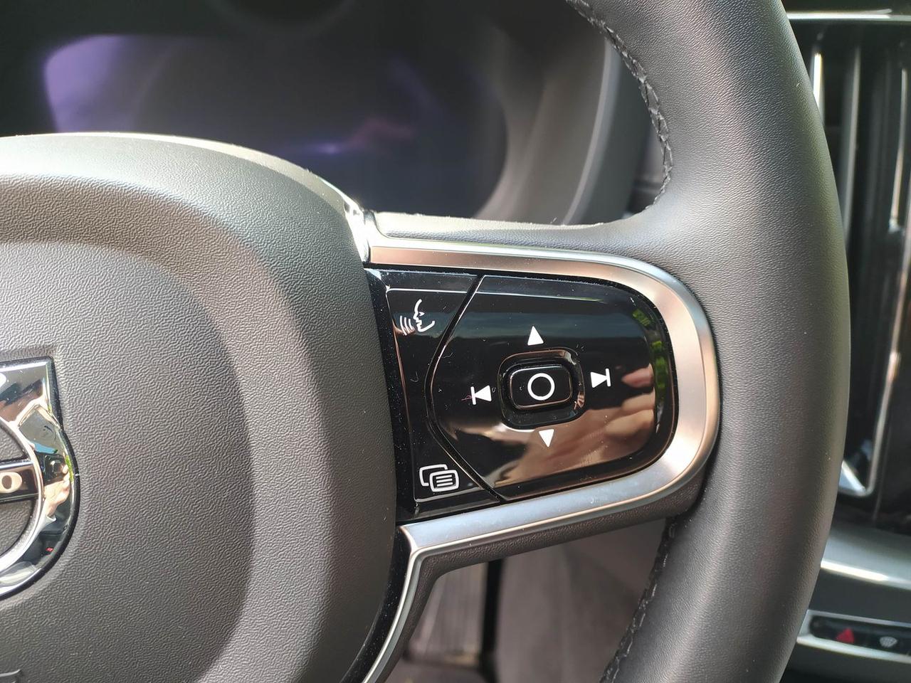 Volvo XC 60 2.0 T6 Recharge PHEV Ultimate Dark