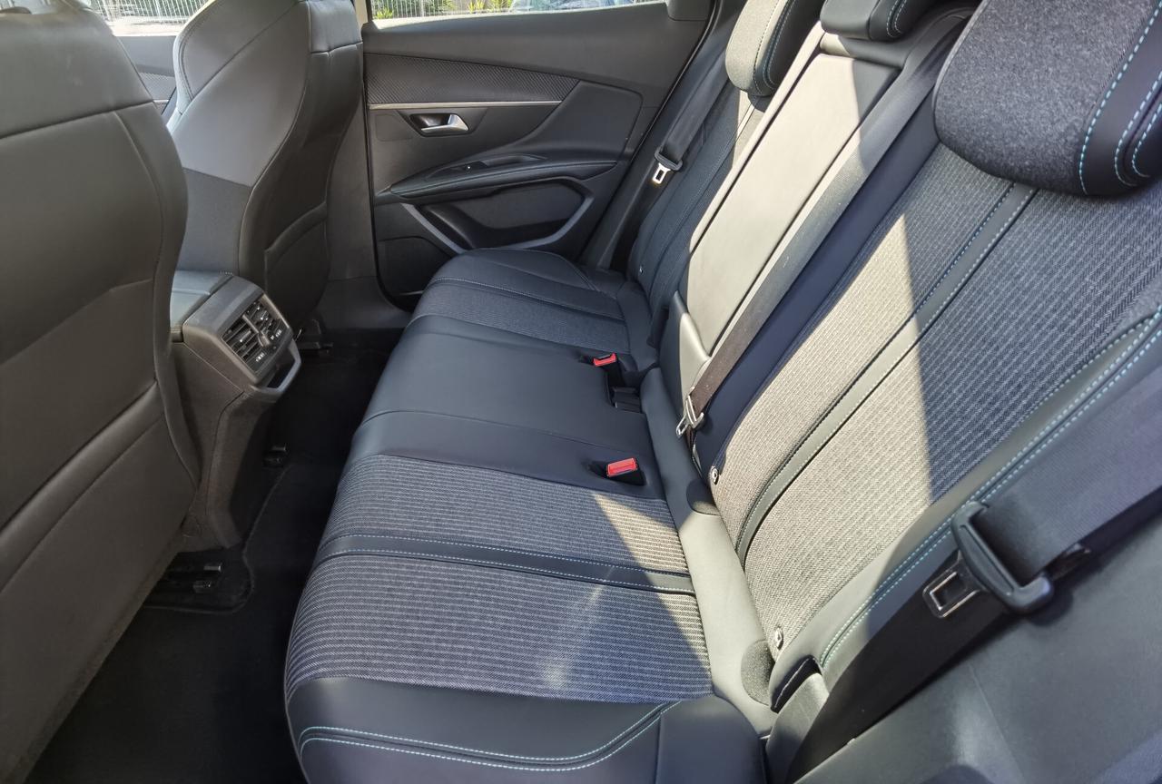 Peugeot 3008 BlueHDi 130 EAT8 Allure Pack