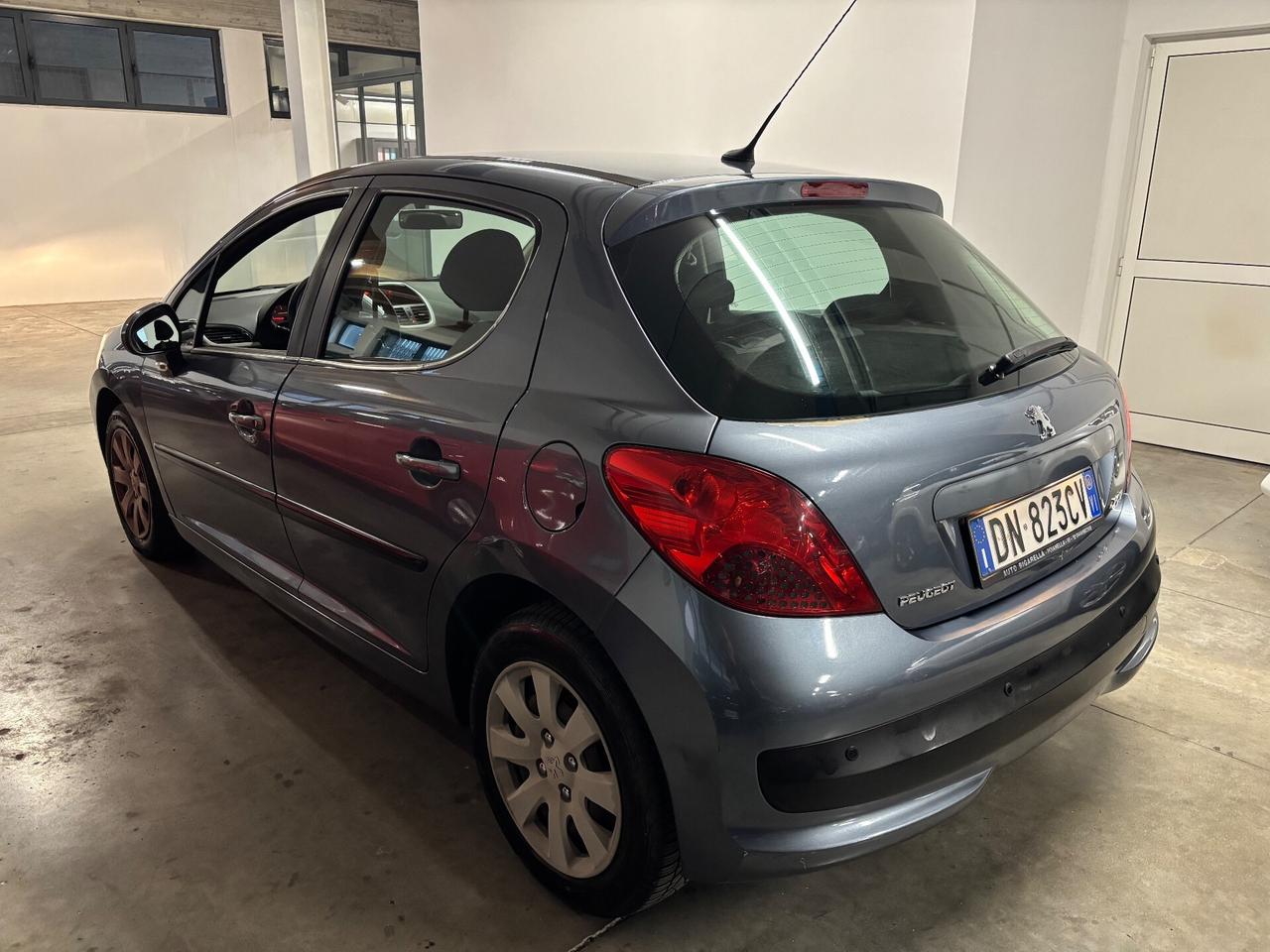 Peugeot 207 1.4 HDi 70CV OK NEOPATENTATI