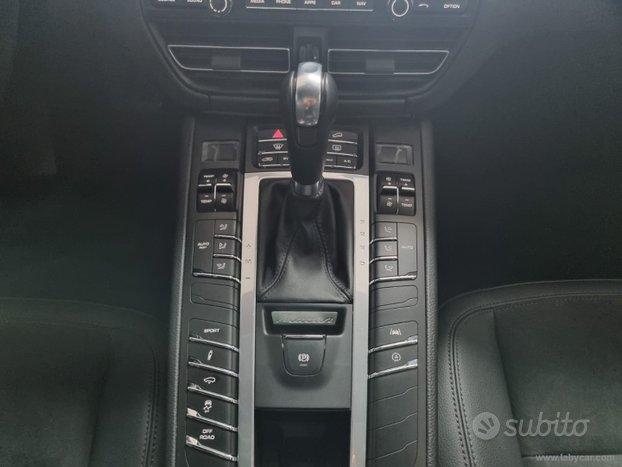 PORSCHE Macan 2.0