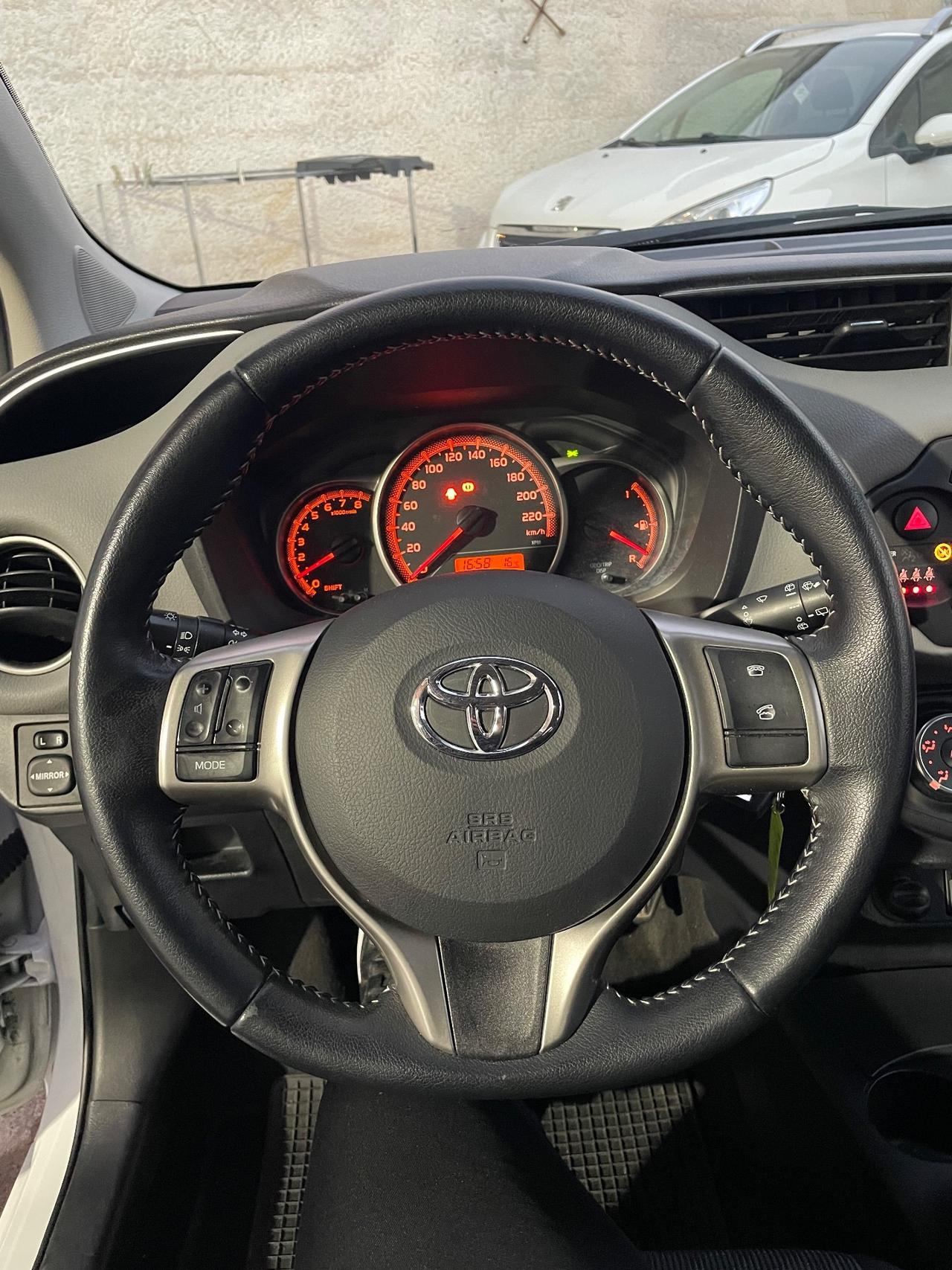 Toyota Yaris 1.0 5 porte Lounge Full navigatore retrocamera dal nord Italia