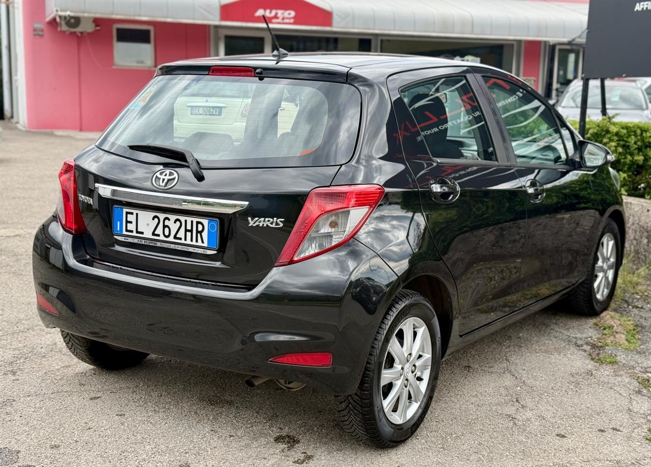 Toyota Yaris 1.0 5 porte Lounge 2011 OK NEOPTENTATI