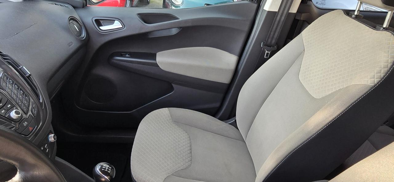 Ford Tourneo Courier 1.5 TDCI 75 CV Titanium