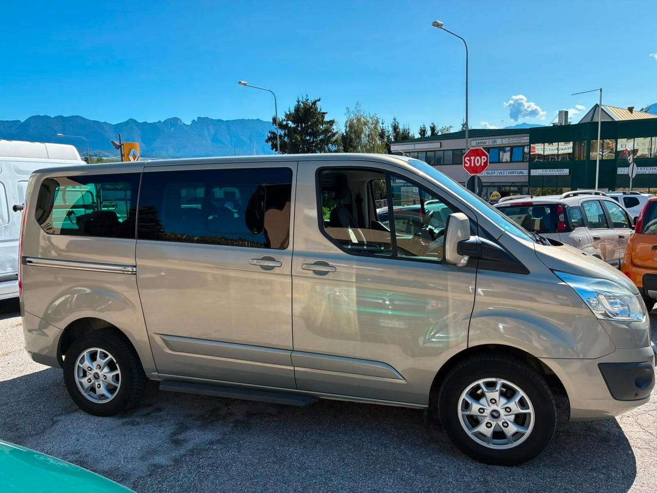 FORD TRANSIT CUSTOM 2.2 TDCi 155CV TITANIUM 8POSTI - GANCIO TRAINO