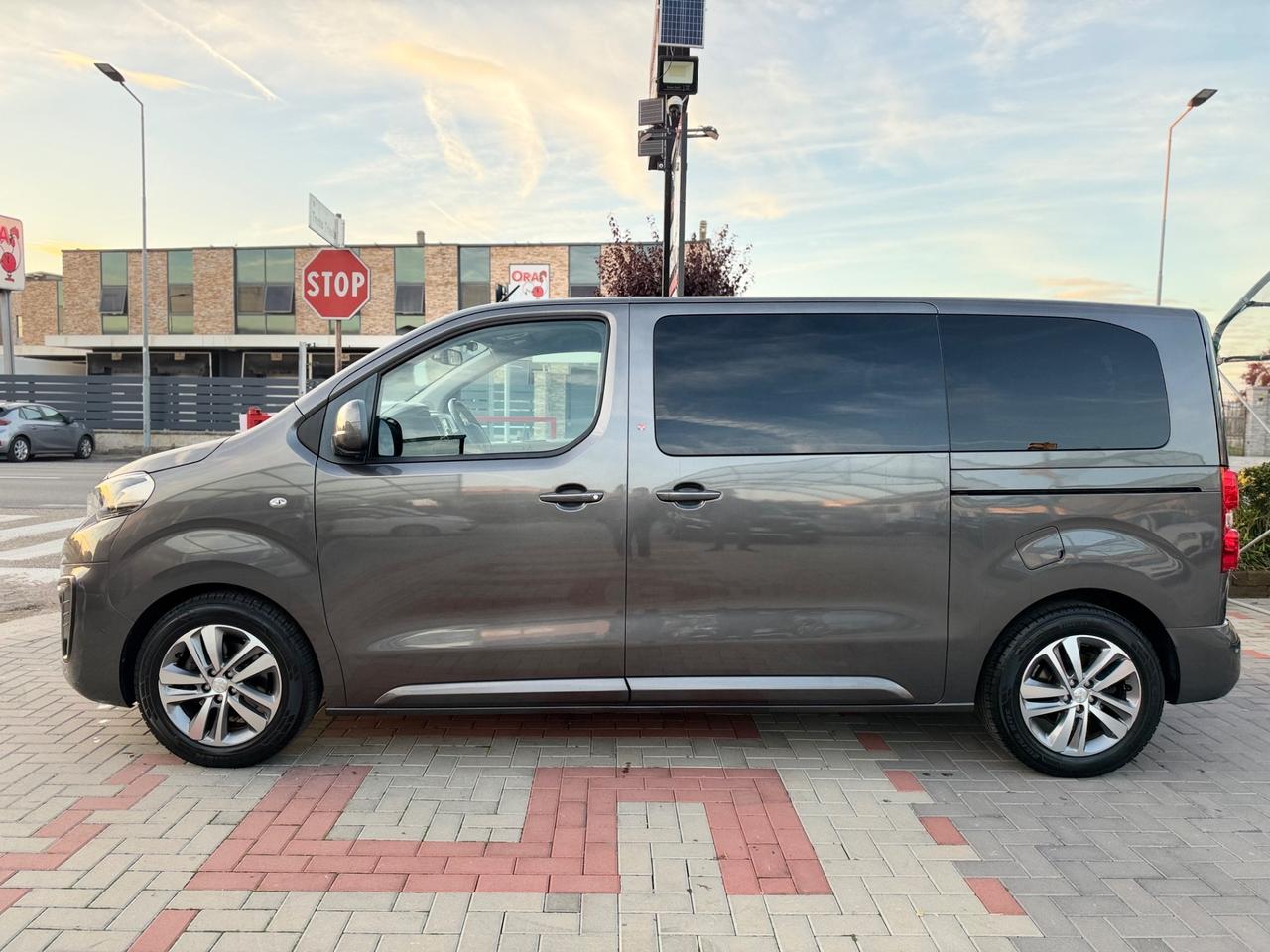 Peugeot Traveller BlueHDi 180 CV EAT8 DISABILI