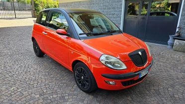 Lancia Ypsilon 1.2 Momo Design