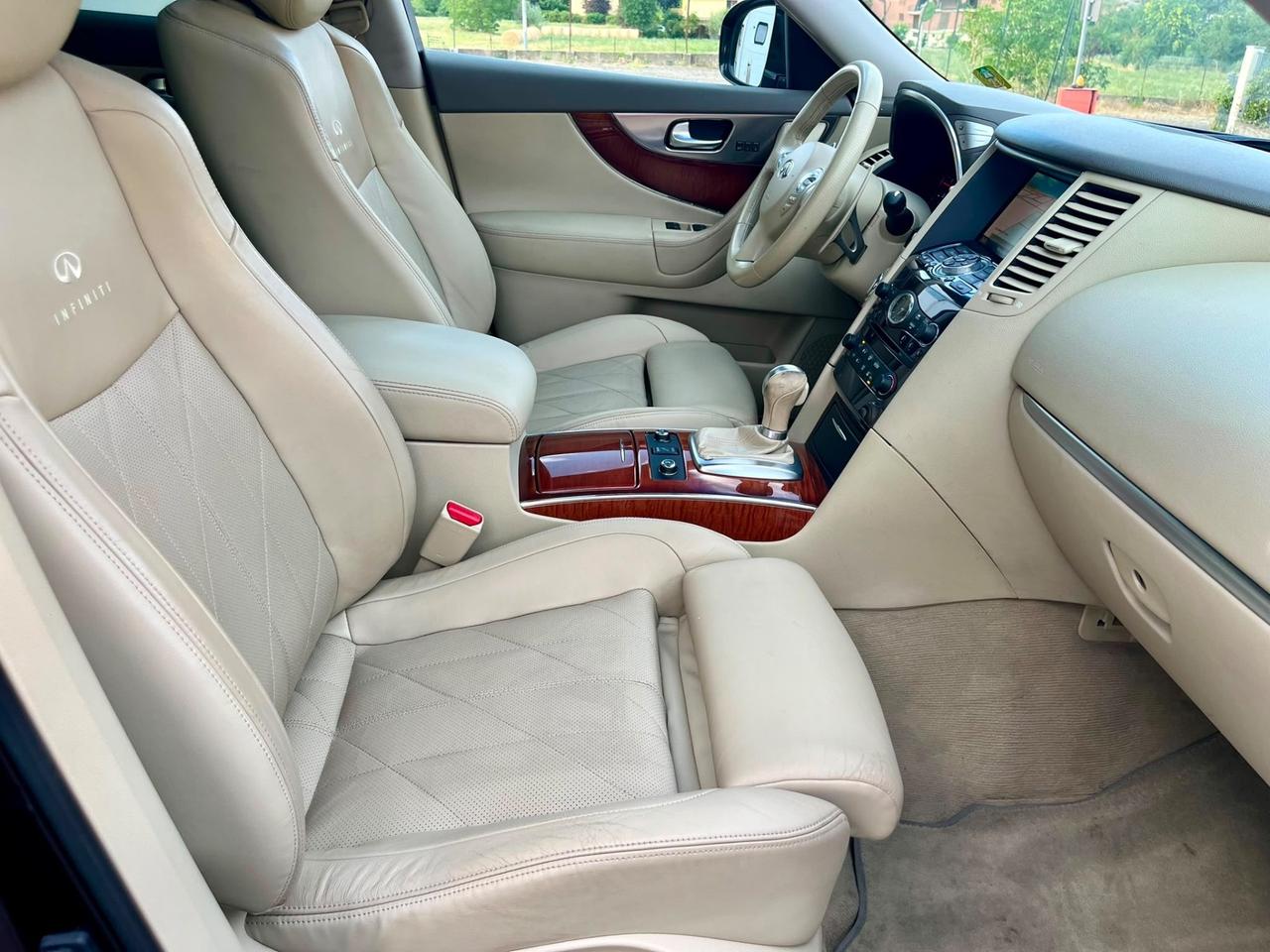Infiniti FX FX30d S Premium 3.0d 2011 142.000km perfetta
