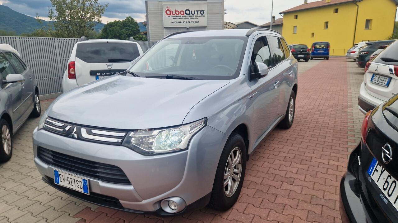 Mitsubishi Outlander 2.2 DI-D 4x4 full automatico