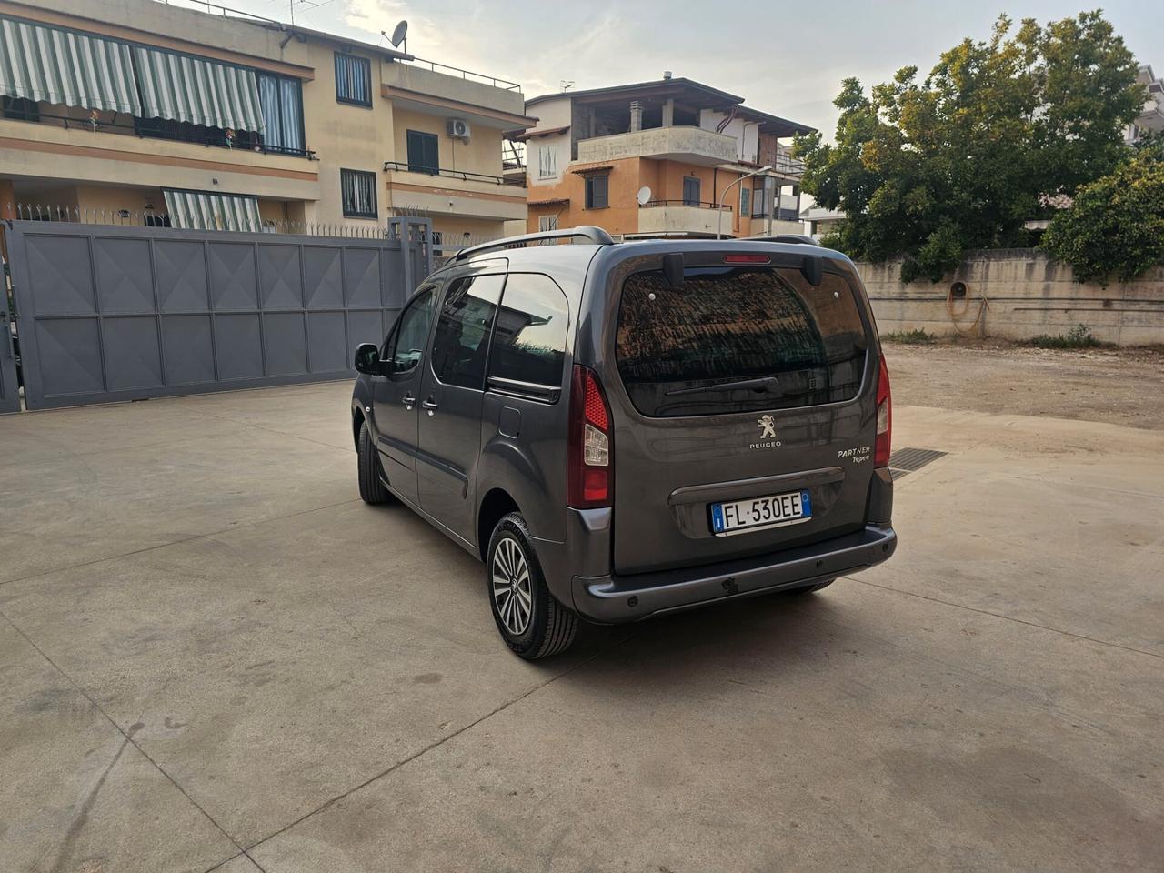 Peugeot Partner Tepee BlueHDi 100 Outdoor
