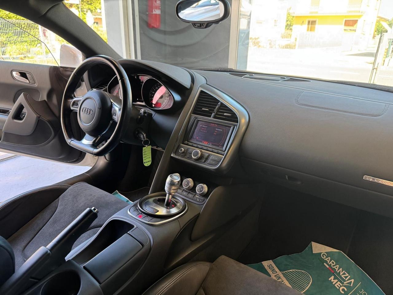 Audi R8 4.2 V8 FSI quattro R tronic