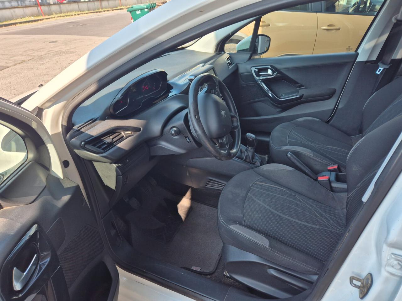 Peugeot 208 1.4 HDi 68 CV 5 porte Allure