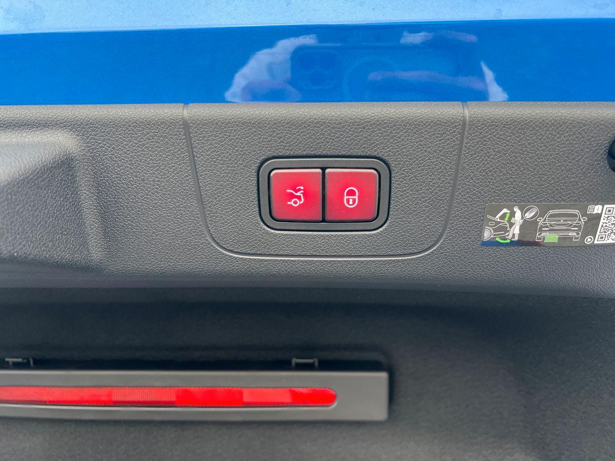 Mercedes-Benz CLA 250+ con tecnologia EQ