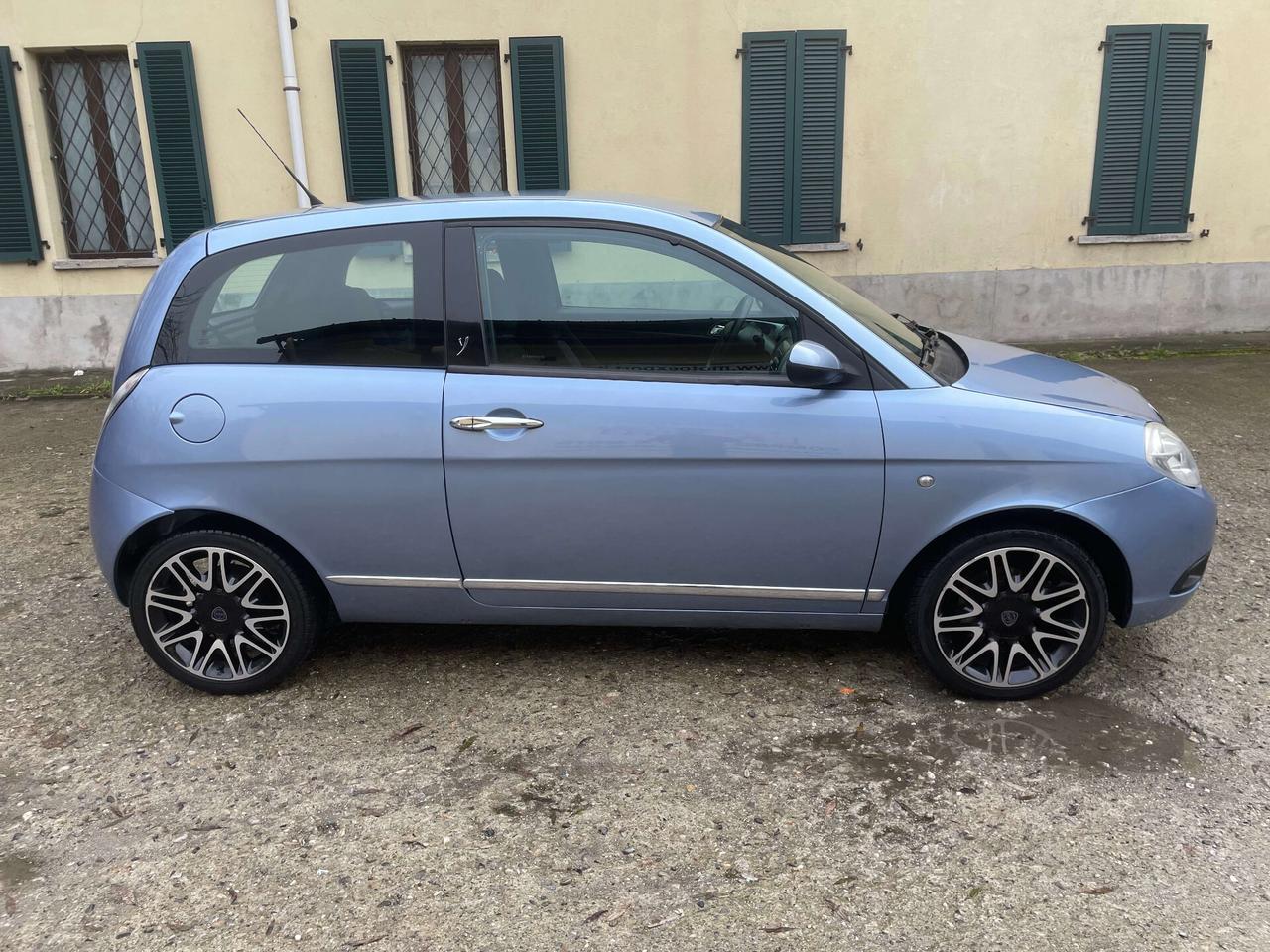 Lancia Ypsilon 1.2 Oro