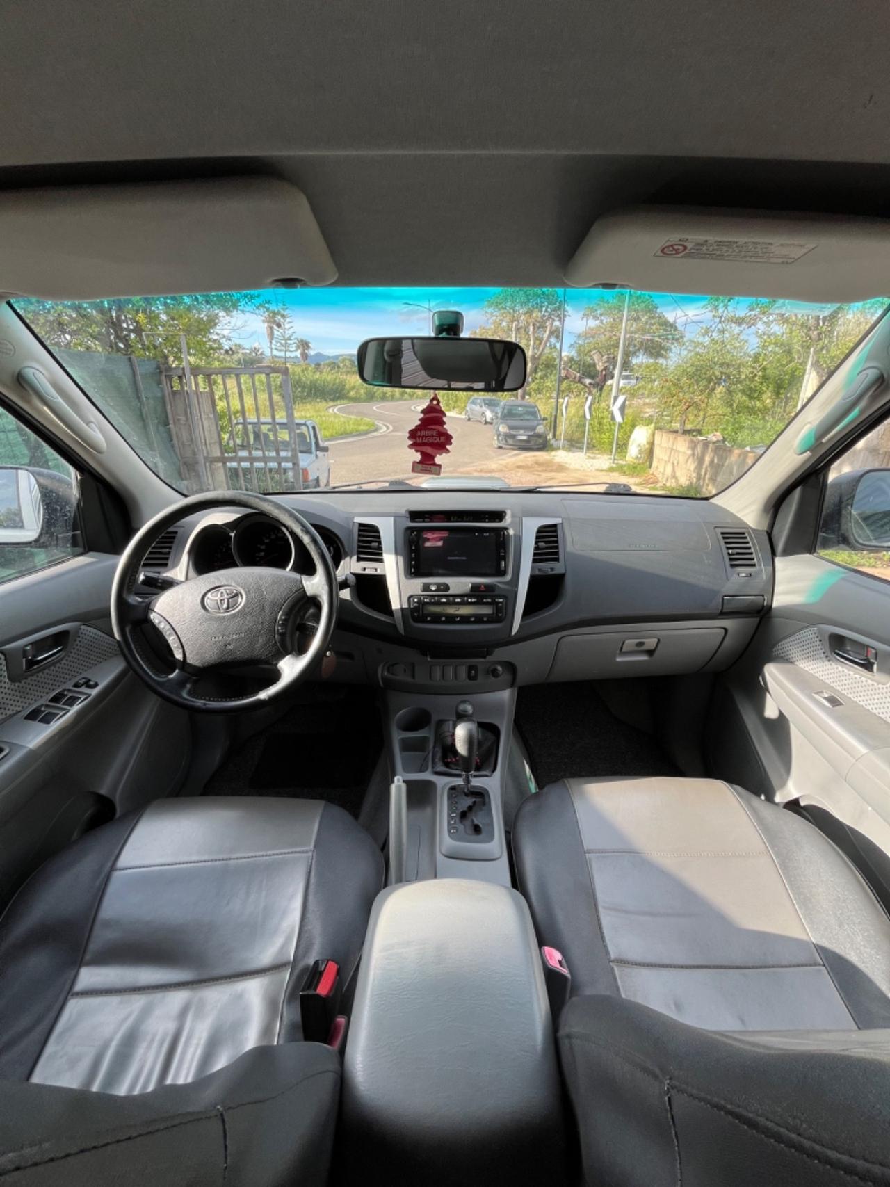 Toyota Hilux 3.0 D-4D aut.4WD 4p. Doub. Cab SR