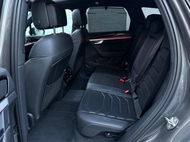 VOLKSWAGEN Touareg 3.0 V6 TDI 286 CV SCR R line tetto panoramico