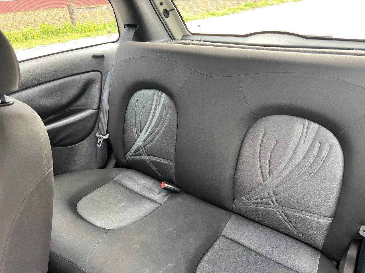 Lancia Ypsilon 1.2 69 CV Unyca