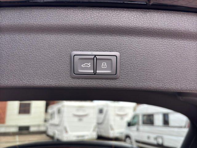 AUDI Q3 35 TDI Identity black+20"+ pelle+ tetto panorama