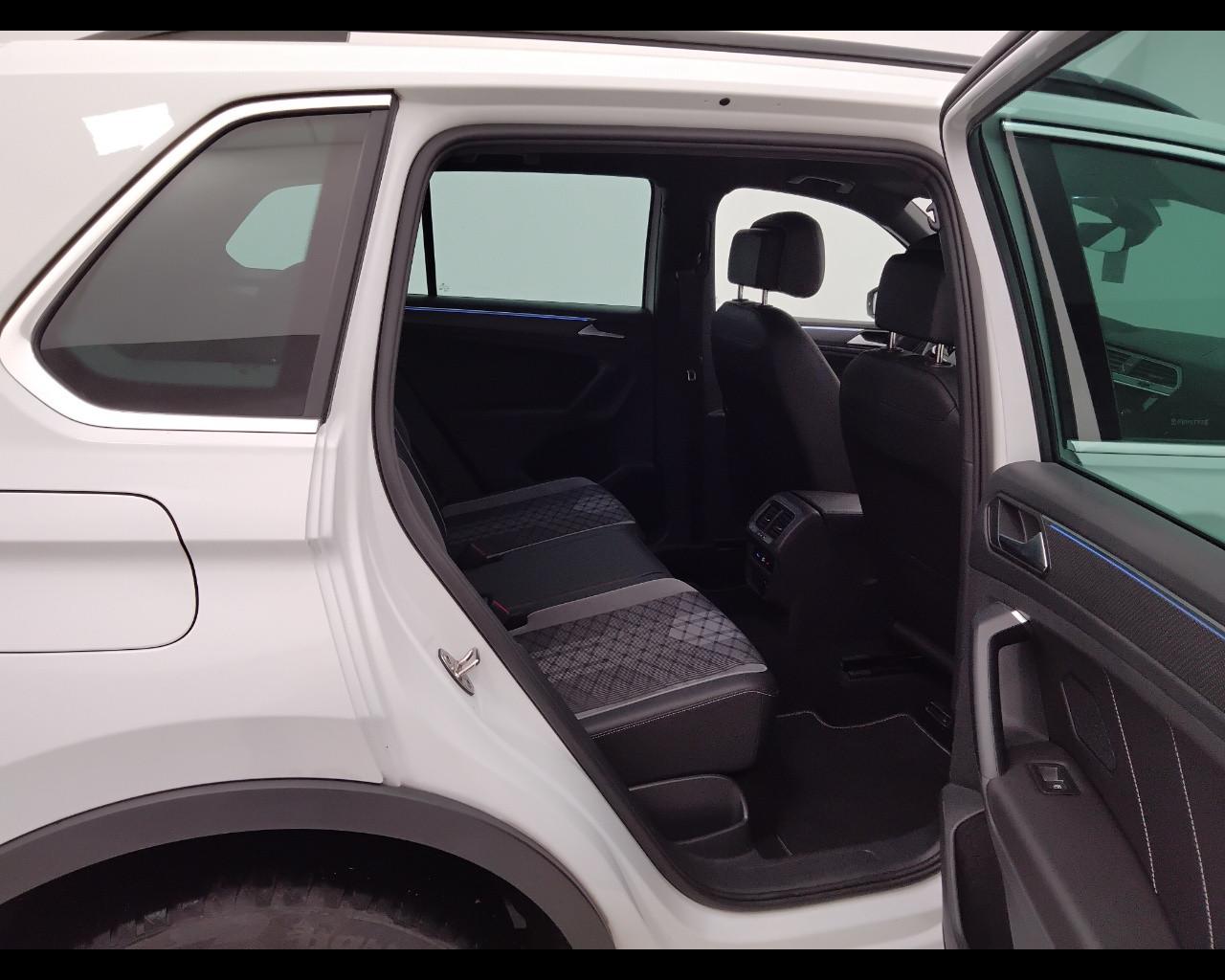 VOLKSWAGEN Tiguan II 2021 - Tiguan 2.0 tdi R-Line 4motion 150cv dsg