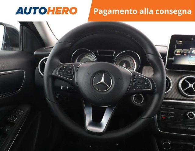 MERCEDES-BENZ GLA 180 d Business