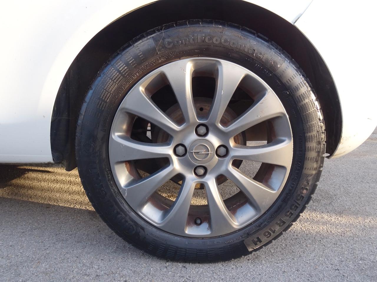 Opel Corsa 1.2 3 porte Club OK NEOPATENTATI