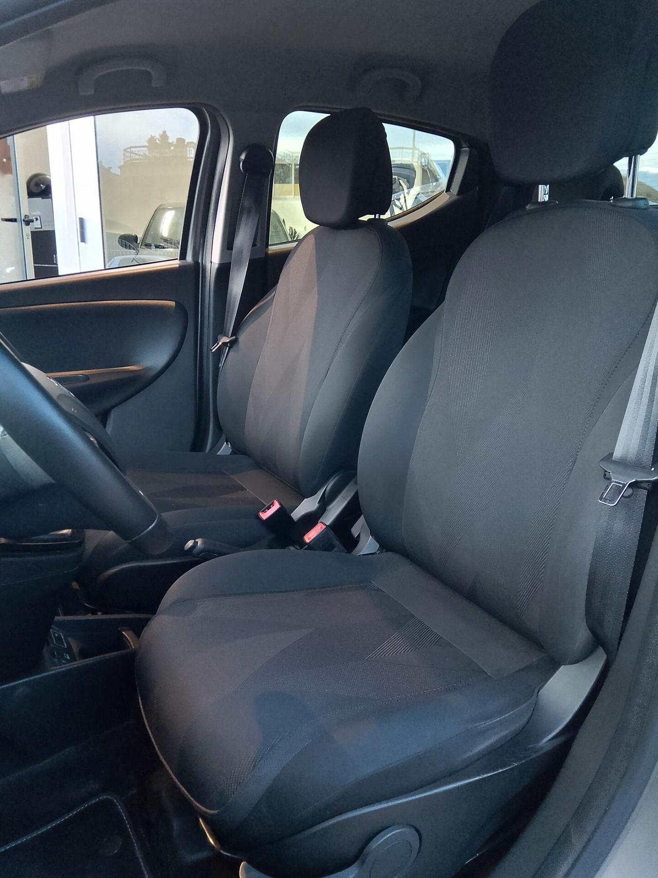 Lancia Ypsilon 1.2 69 CV 5 porte Gold