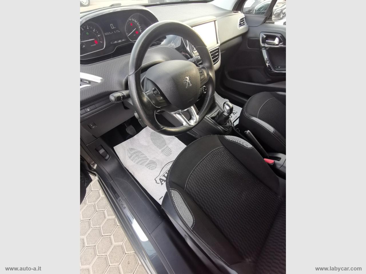 PEUGEOT 208 PureTech 82 5p. Style