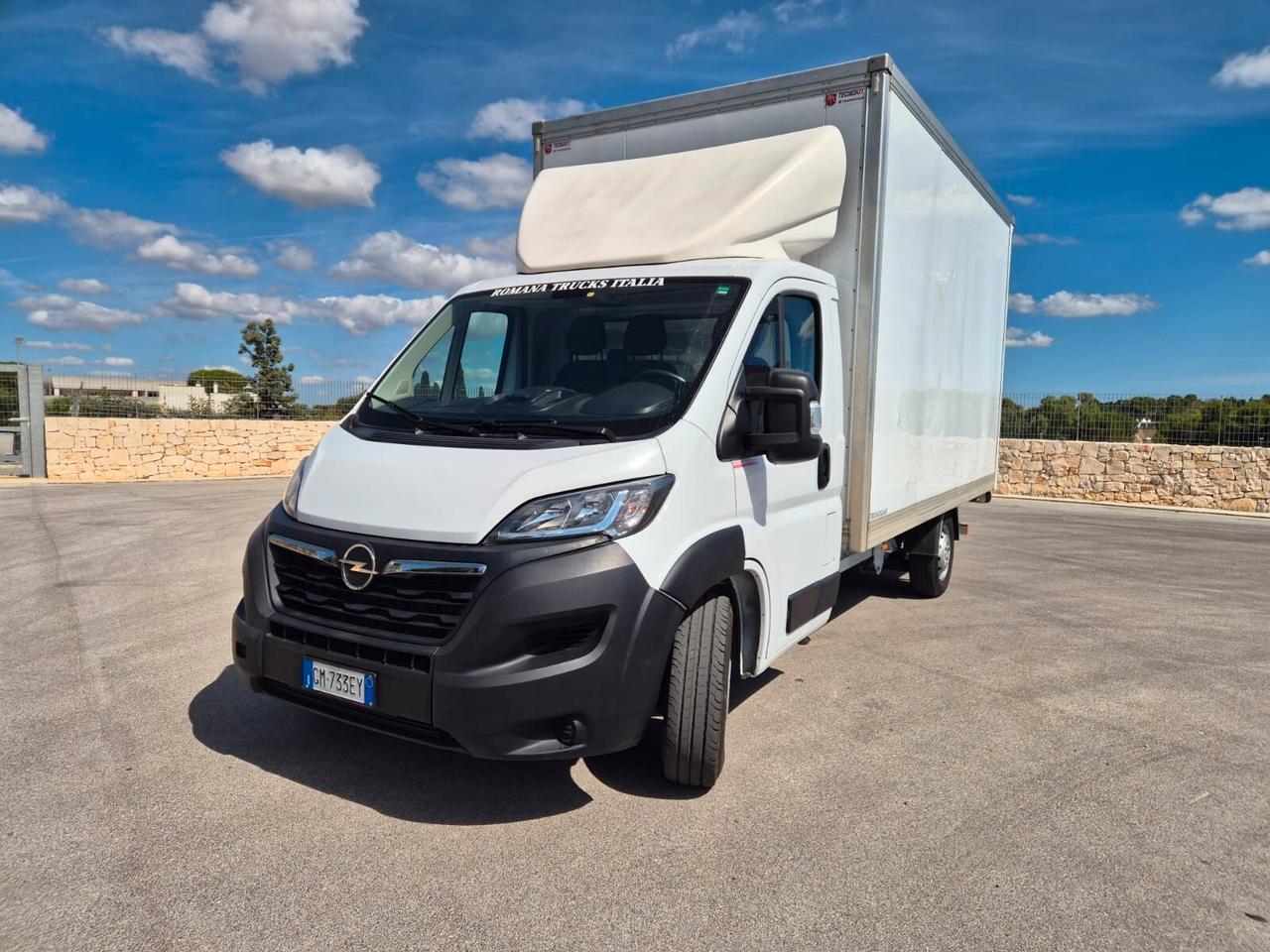 Opel Movano con sponda idraulica