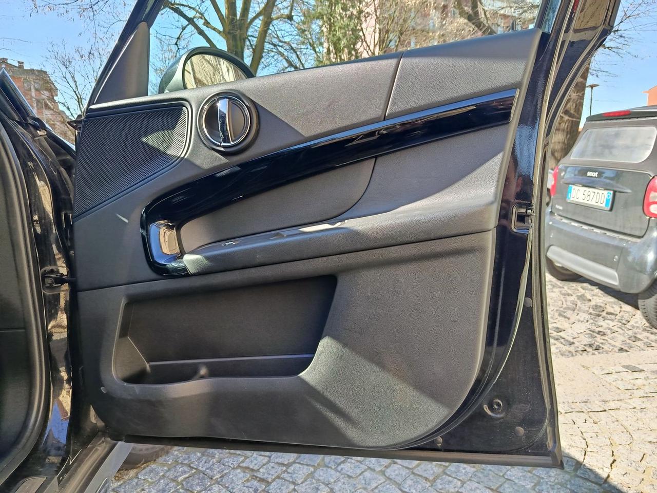 Mini Cooper Countryman Baker Street Edition #9408