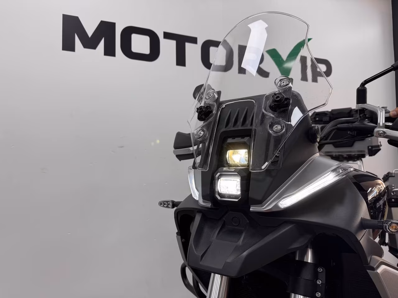 Qj Motor SRT 700 SX TRIS DI VALIGIE IN OMAGGIO