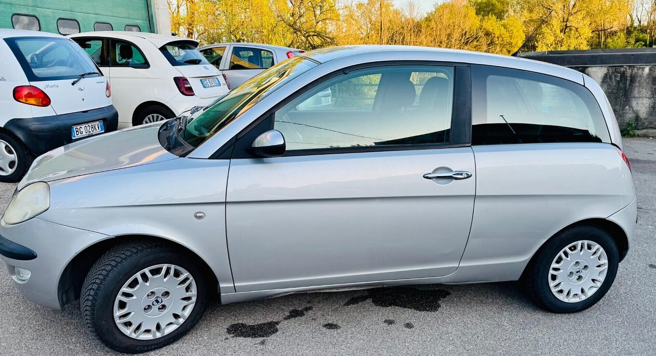 Lancia Ypsilon 1.2 16V Oro