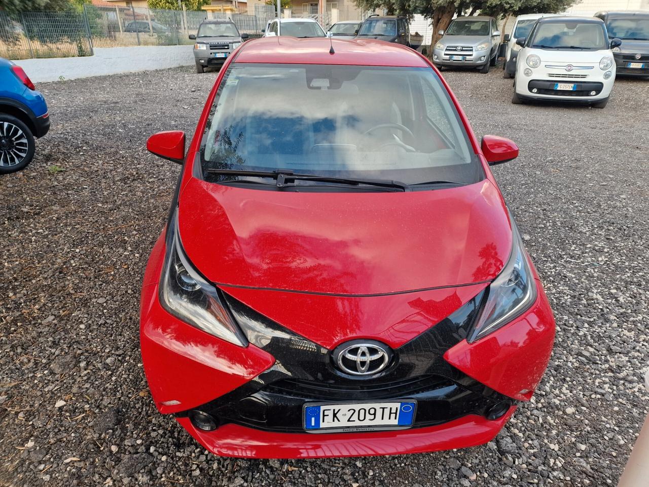 Toyota Aygo 1.0 VVT-i 69 CV 5 porte x-black TSS
