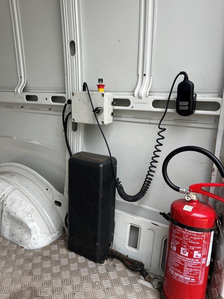 Iveco Daily 35S13 con Sponda Caricatrice posteriore Anteo