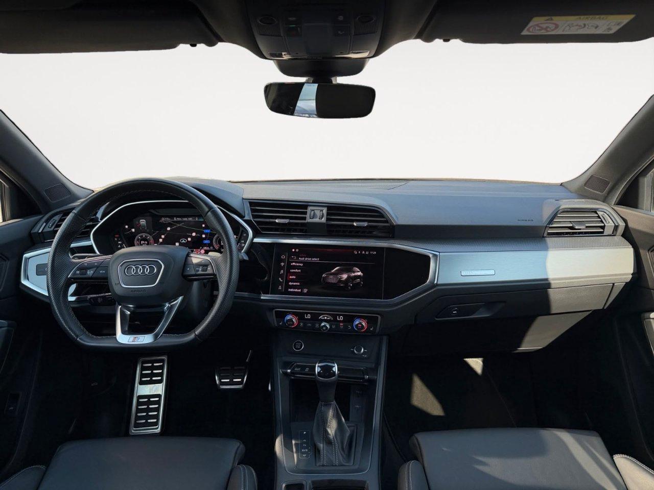 Audi Q3 Sportback 35 2.0 tdi Identity Black s-tronic