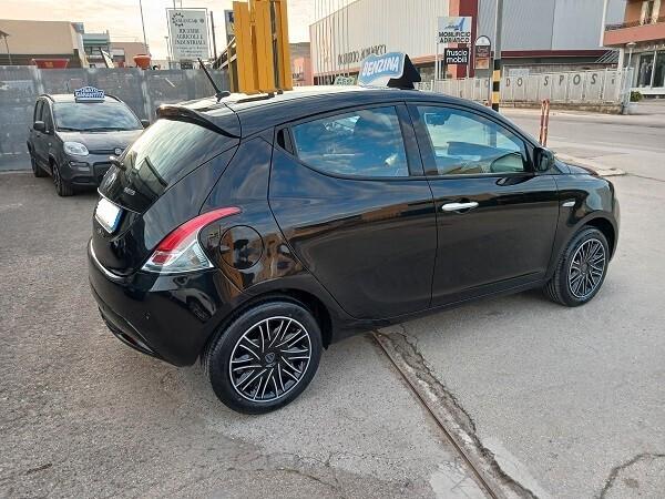 LANCIA YPSILON 1.0 FireFly S&S 69 CV HYBRID GOLD