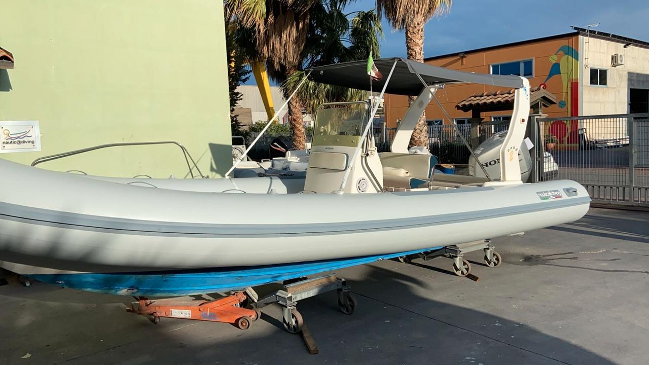 Abi MARINER 690 -MOTORE HONDA 200CV- 4 TEMPI.