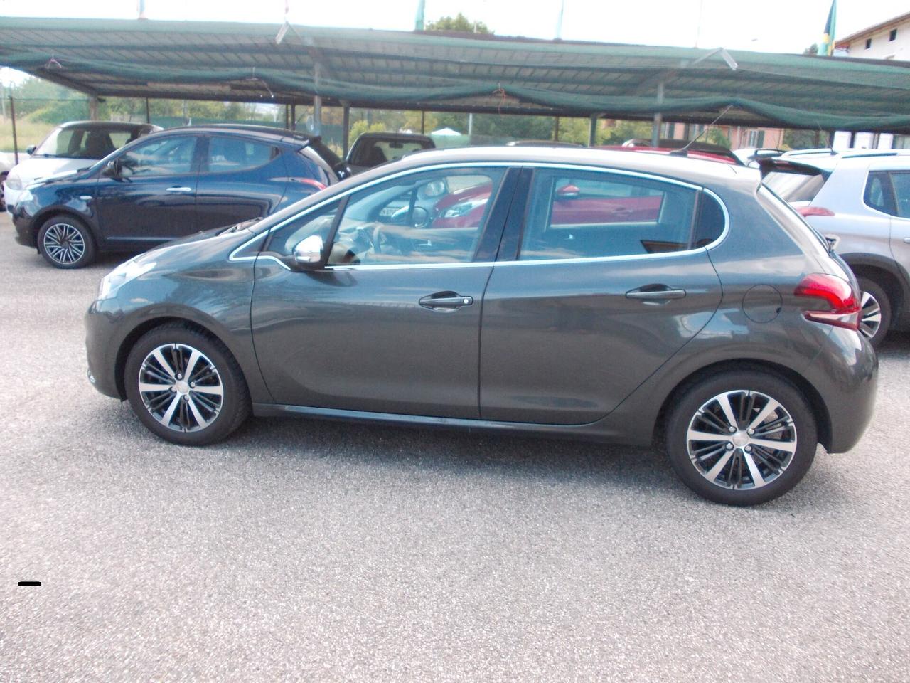 Peugeot 208 PureTech 12- 5 porte Allure-KM94130-X NEOPATENTATI