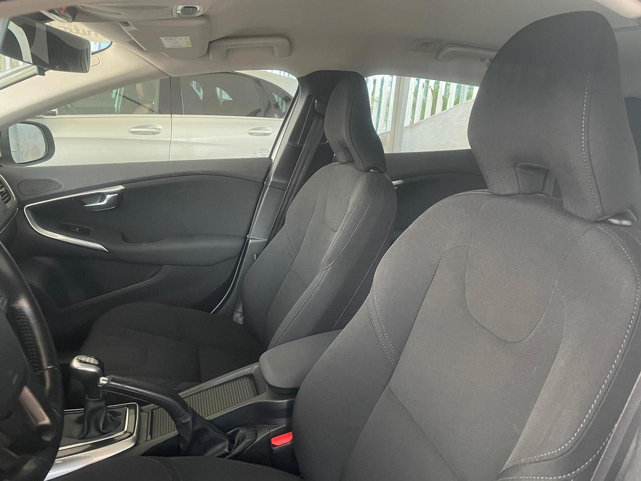 Volvo V40 D2 R-design Momentum