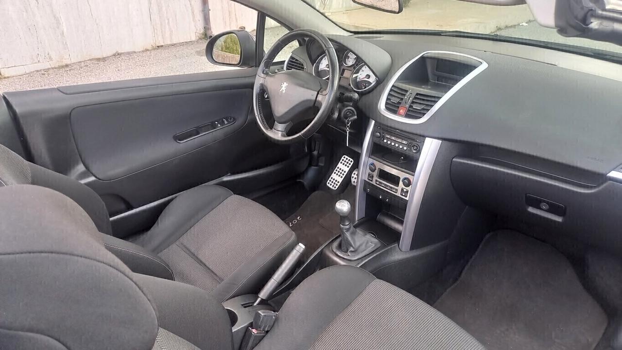 Peugeot 207 1.6 VTi 120CV CC aut. Féline