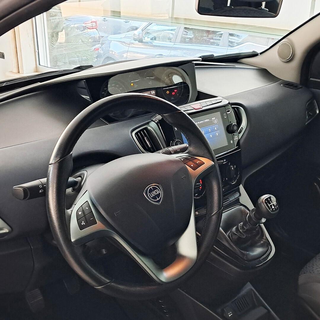 Lancia Ypsilon 1.0 FireFly 5 porte S&S Hybrid Gold