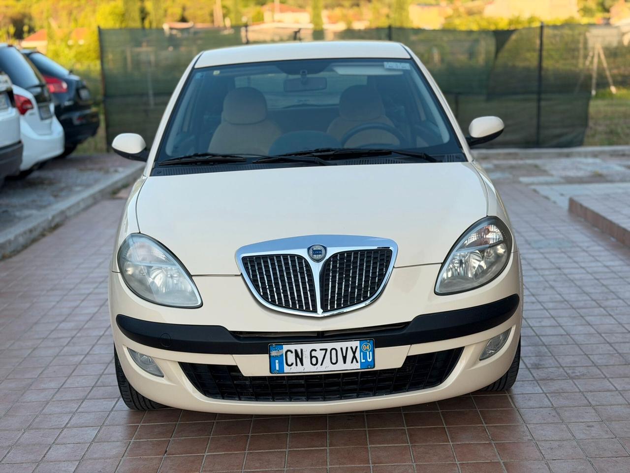 Lancia Ypsilon 1.4 16V Platino