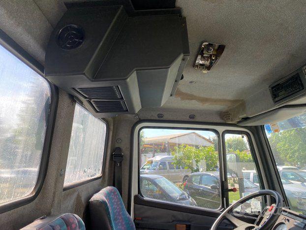 Mercedes carro attrezzi scarrabile con gru