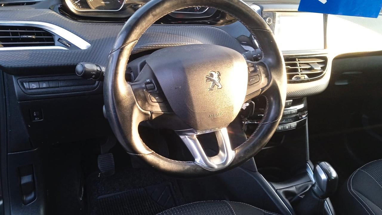 Peugeot 208 1.2 benzina neo patentati