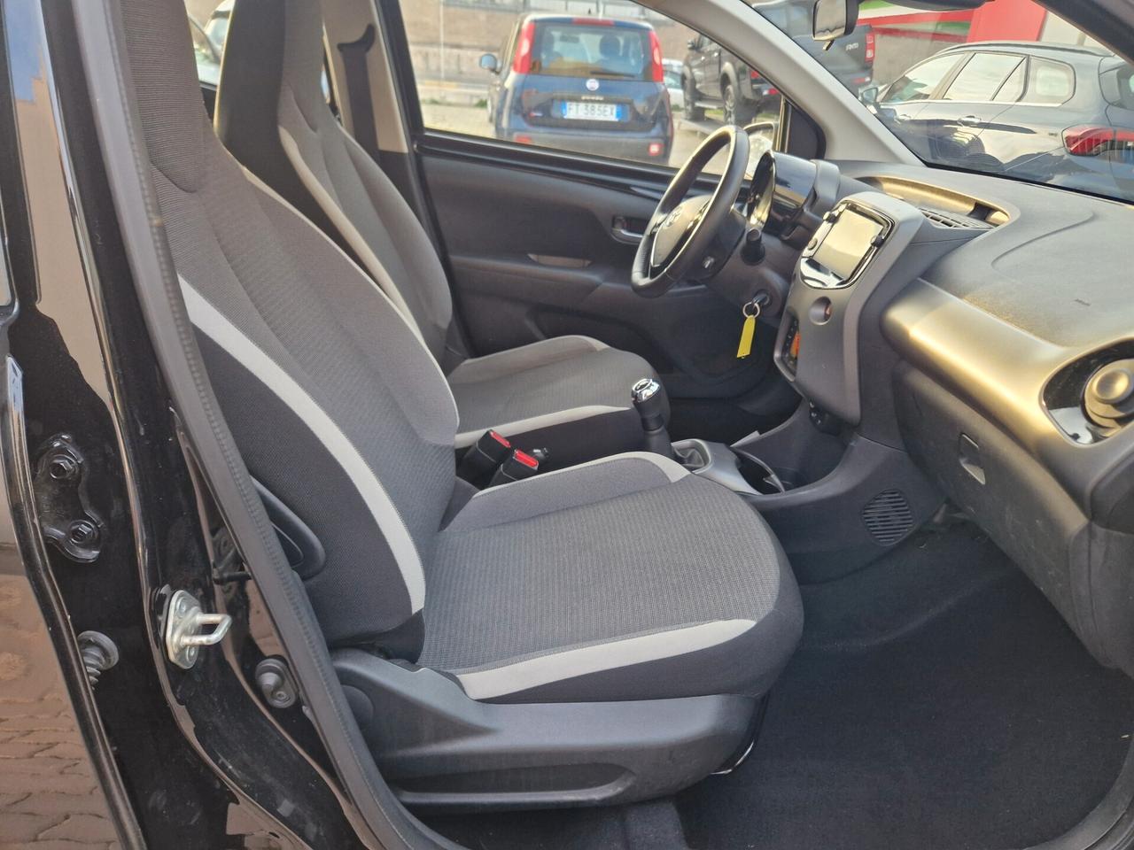 Toyota Aygo Connect 1.0 VVT-i 72 CV 5p x-play